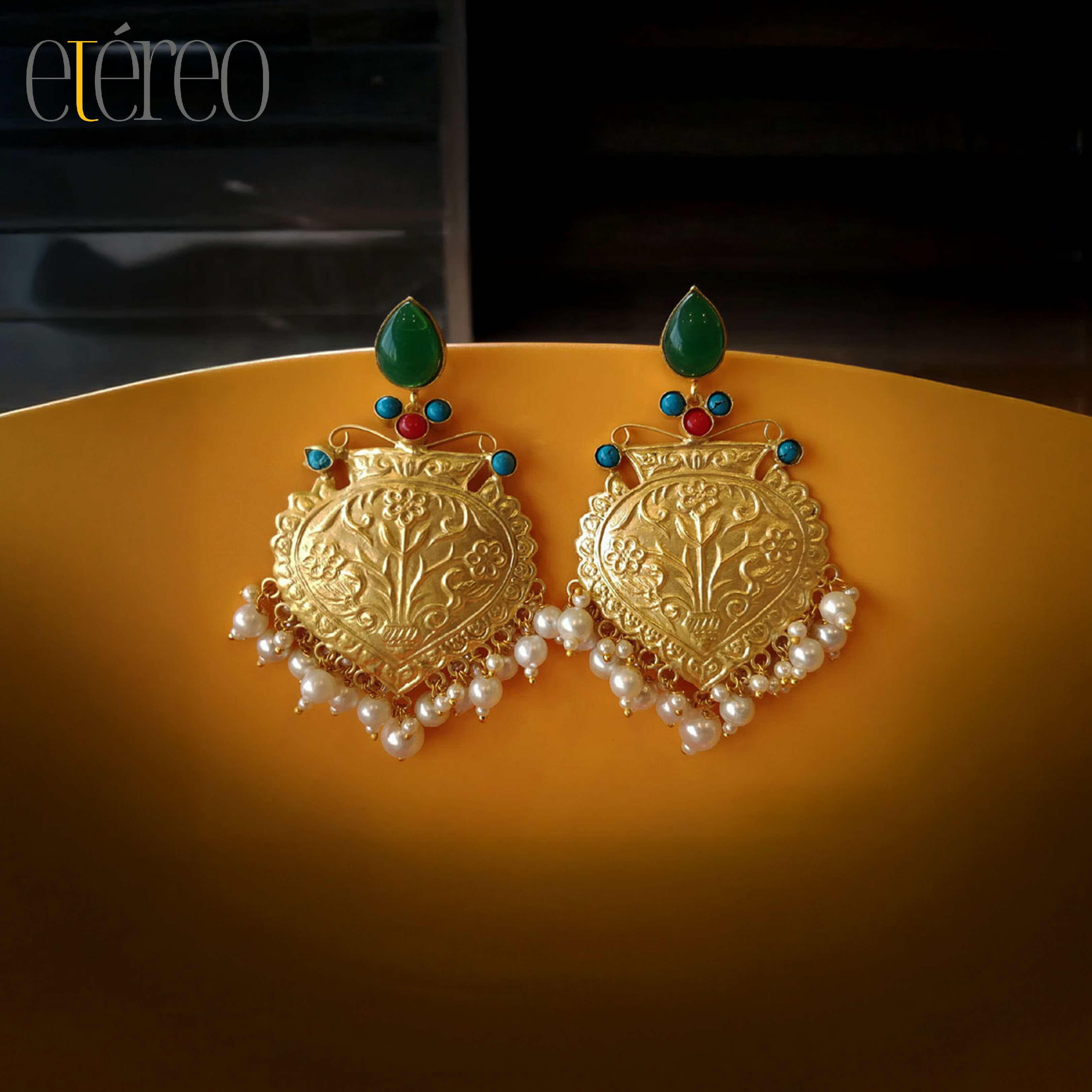 ER1016-Intricate golden carving with stones and pearls Chaandbaali