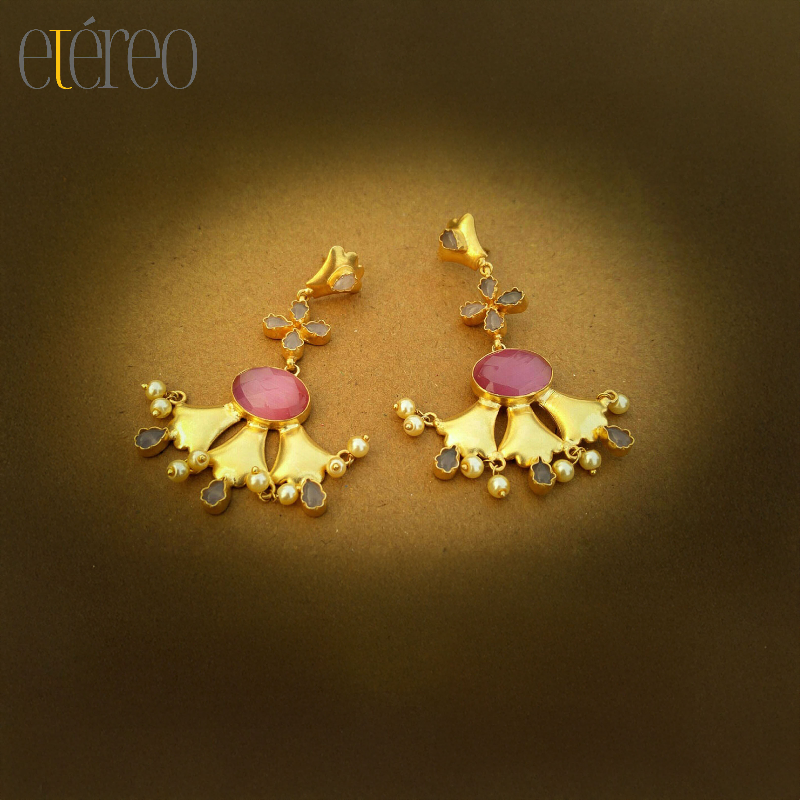 ER2018-Pink and grey stone placed in golden carved flower
