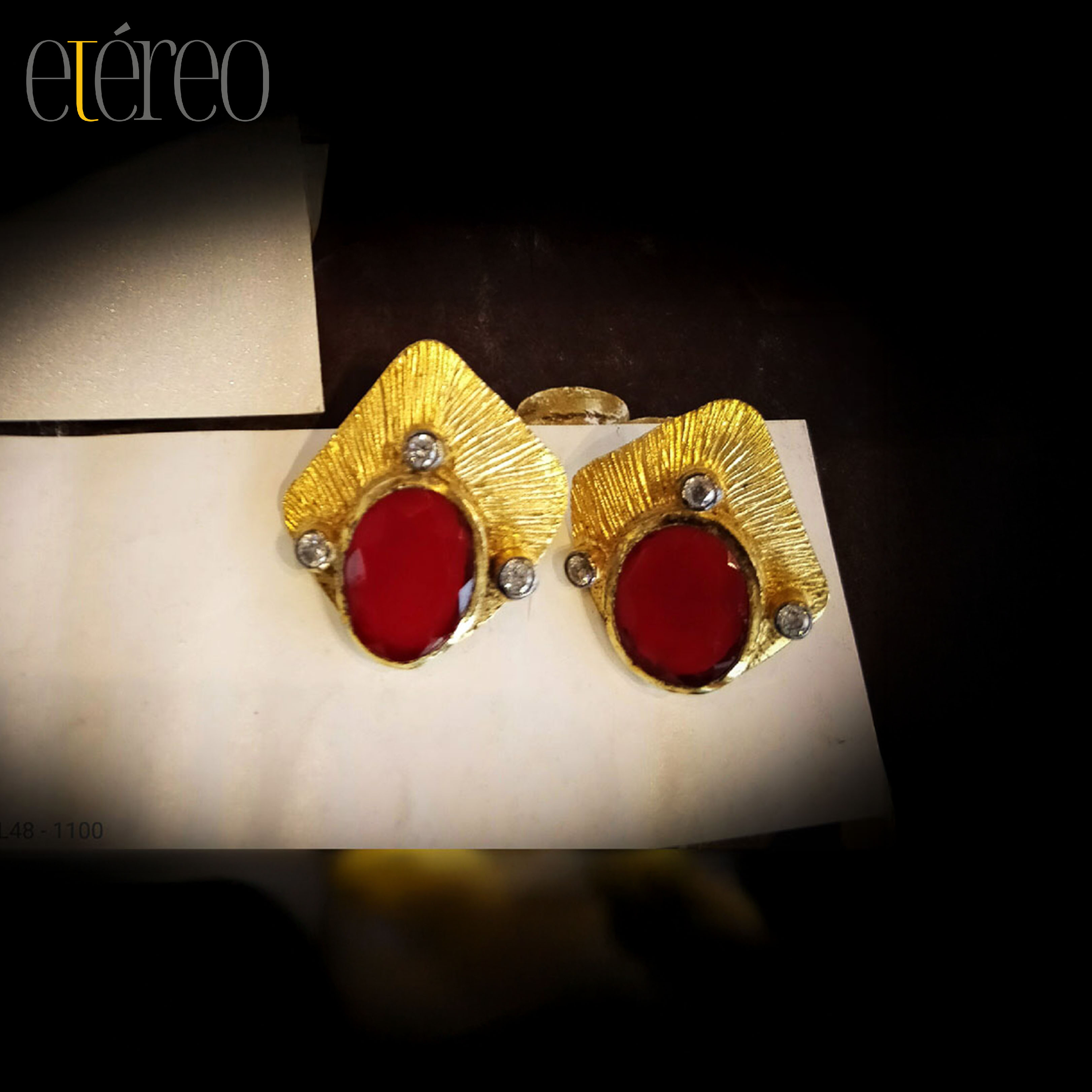 ER2021-Studs in red stone ER2021-Studs in red stone