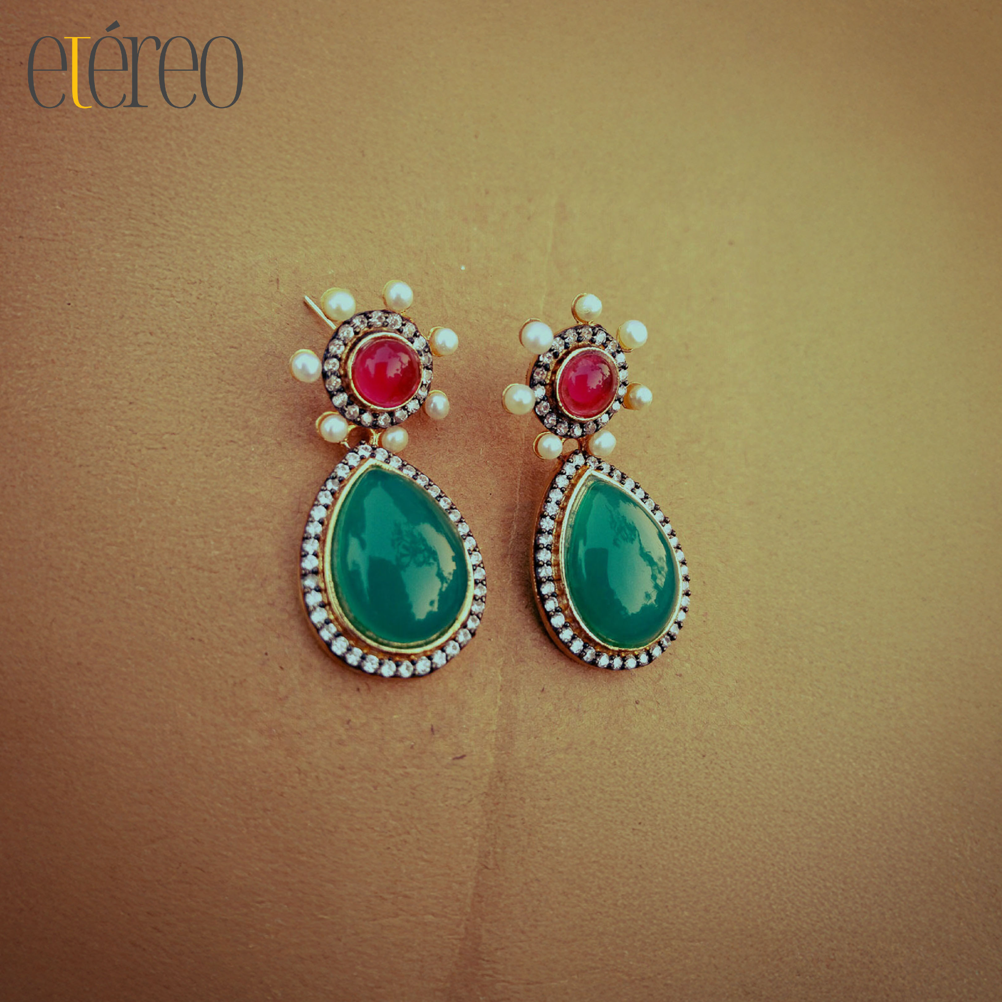 ER2022-Red round stone and green drop with zircon boundary