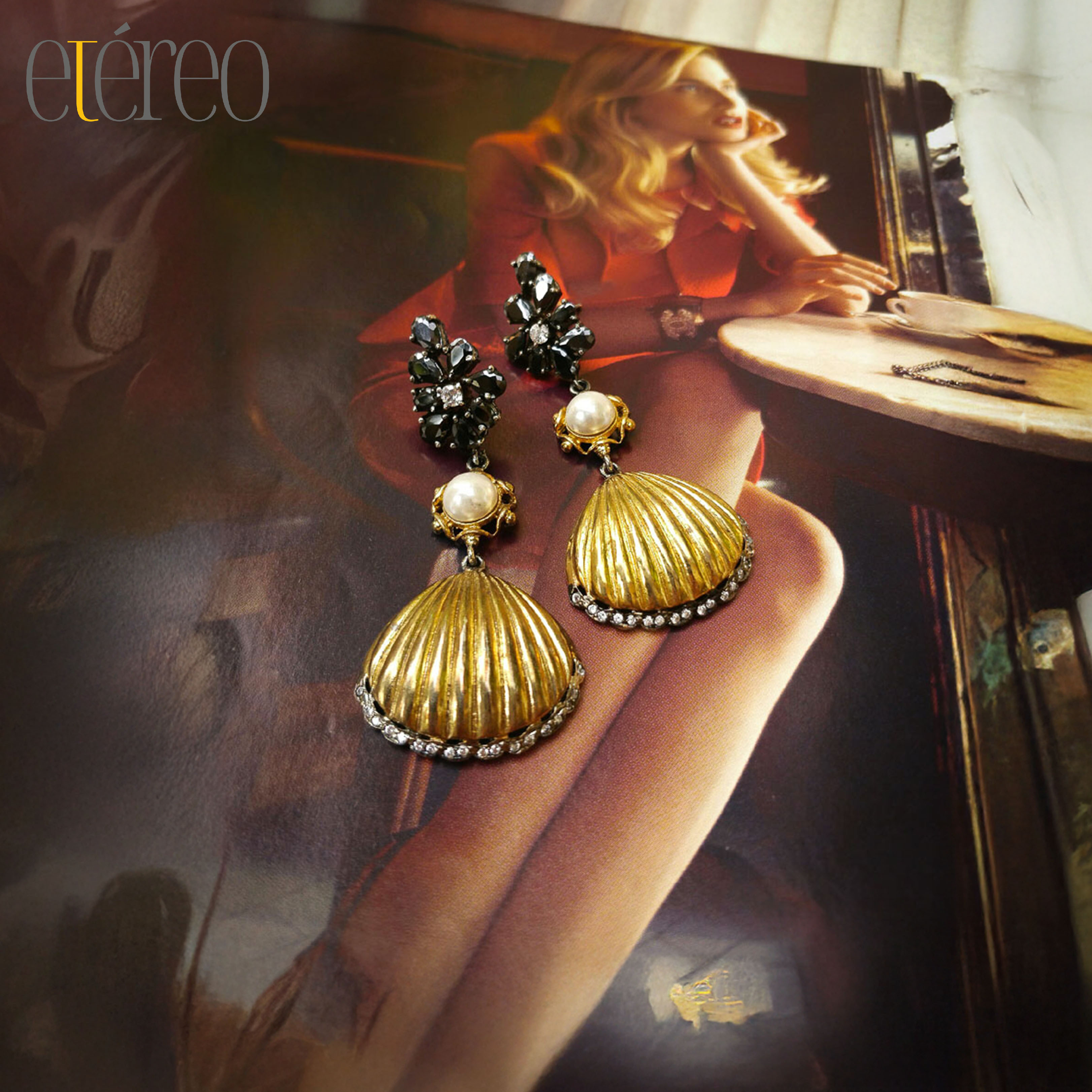 ER62DE109-Shell shaped drops outlined by zircons with black gemstones at the top
