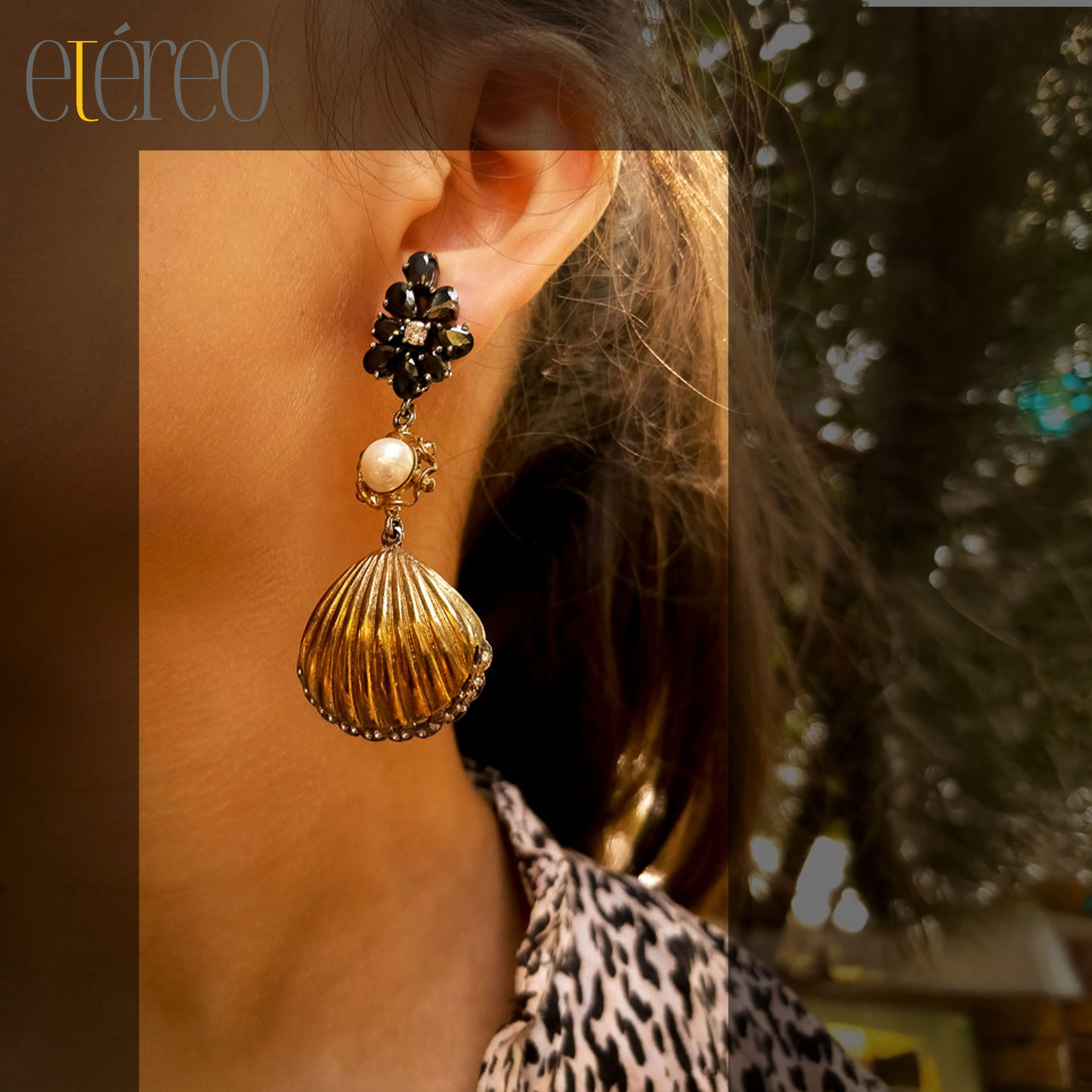 ER62DE109-Shell shaped drops outlined by zircons with black gemstones at the top