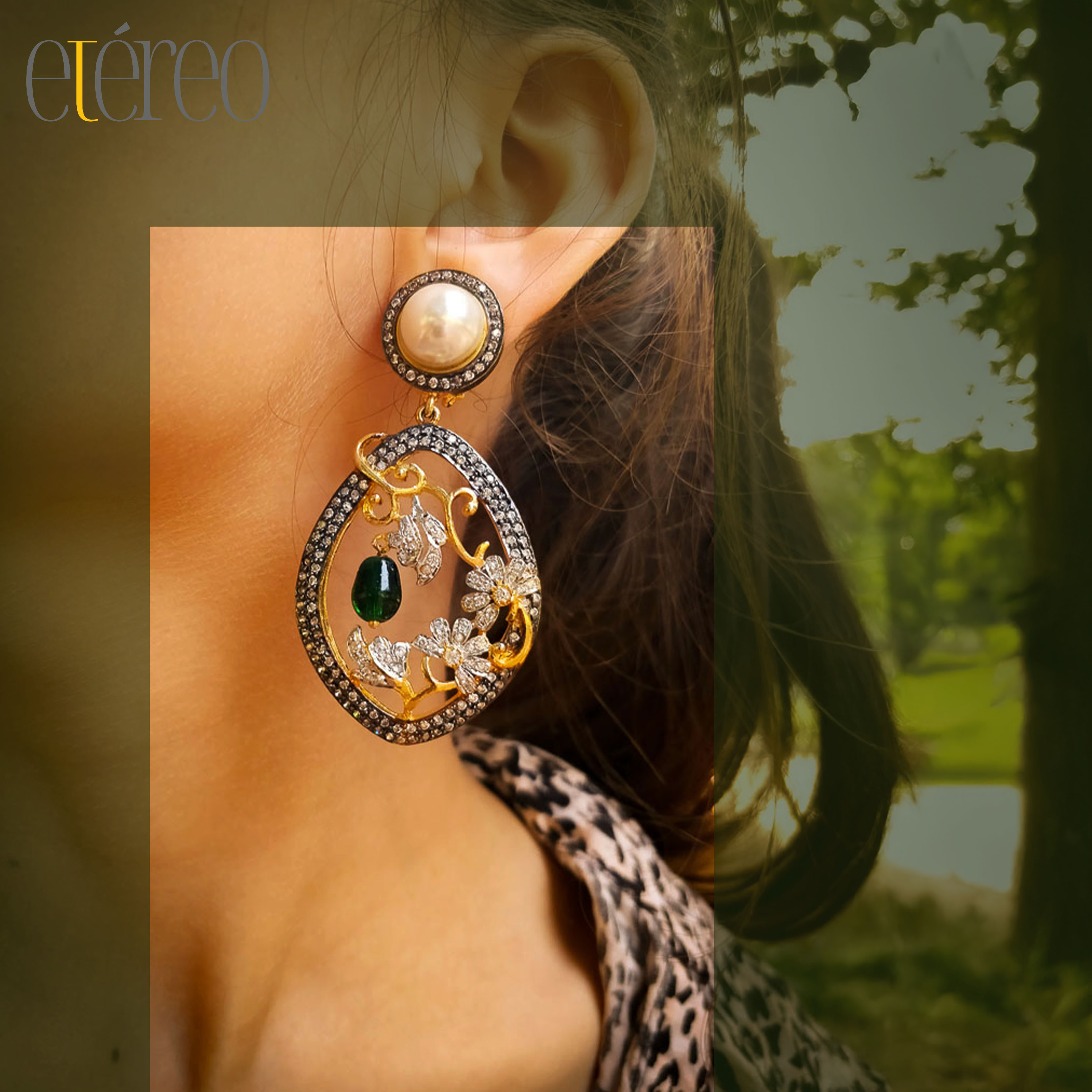 ER75DE105-Big round pearl with a diamond shaped hollow dangler of zircons in antique polish