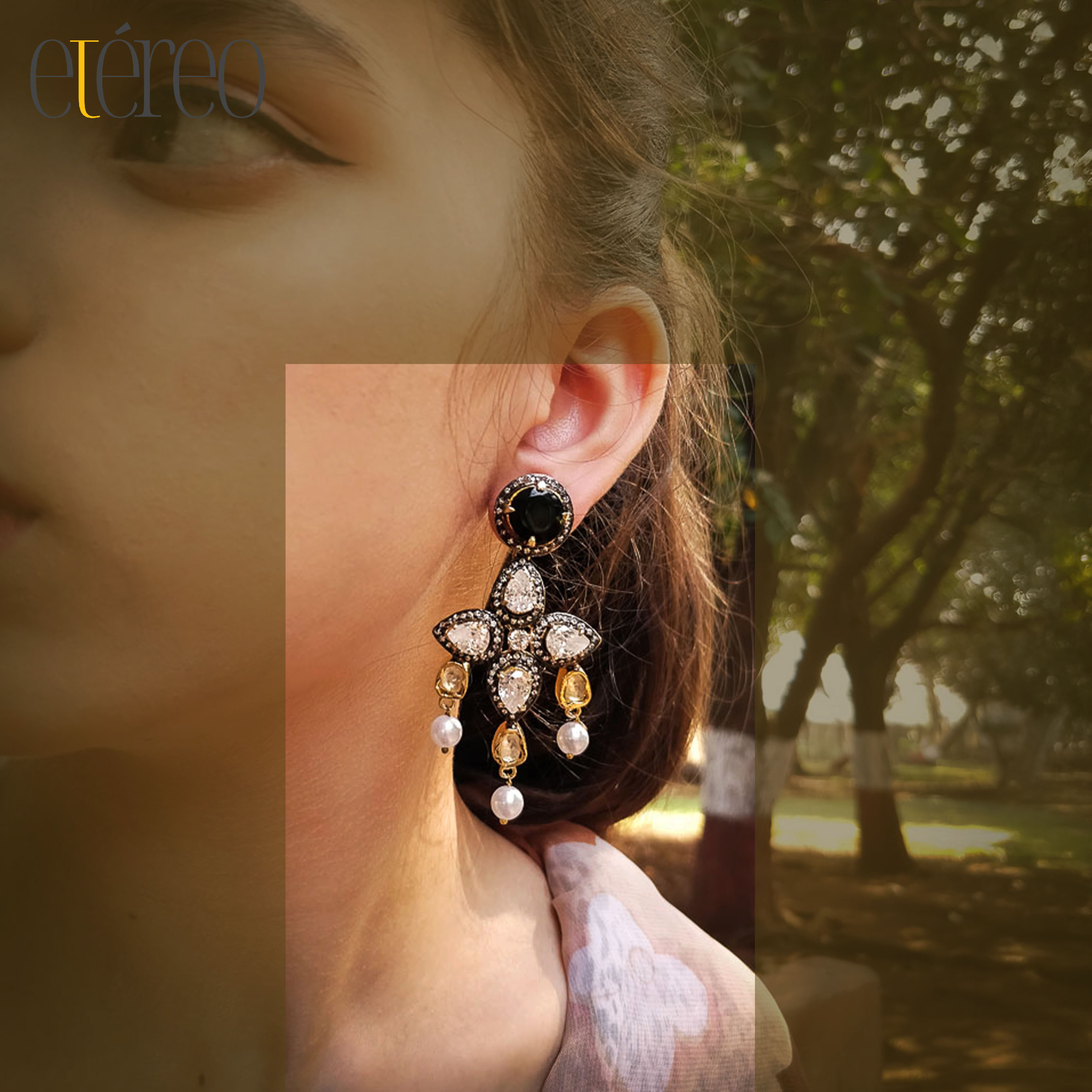 ER92CC85-Four petals flower of big zircons with black gemstone at the top